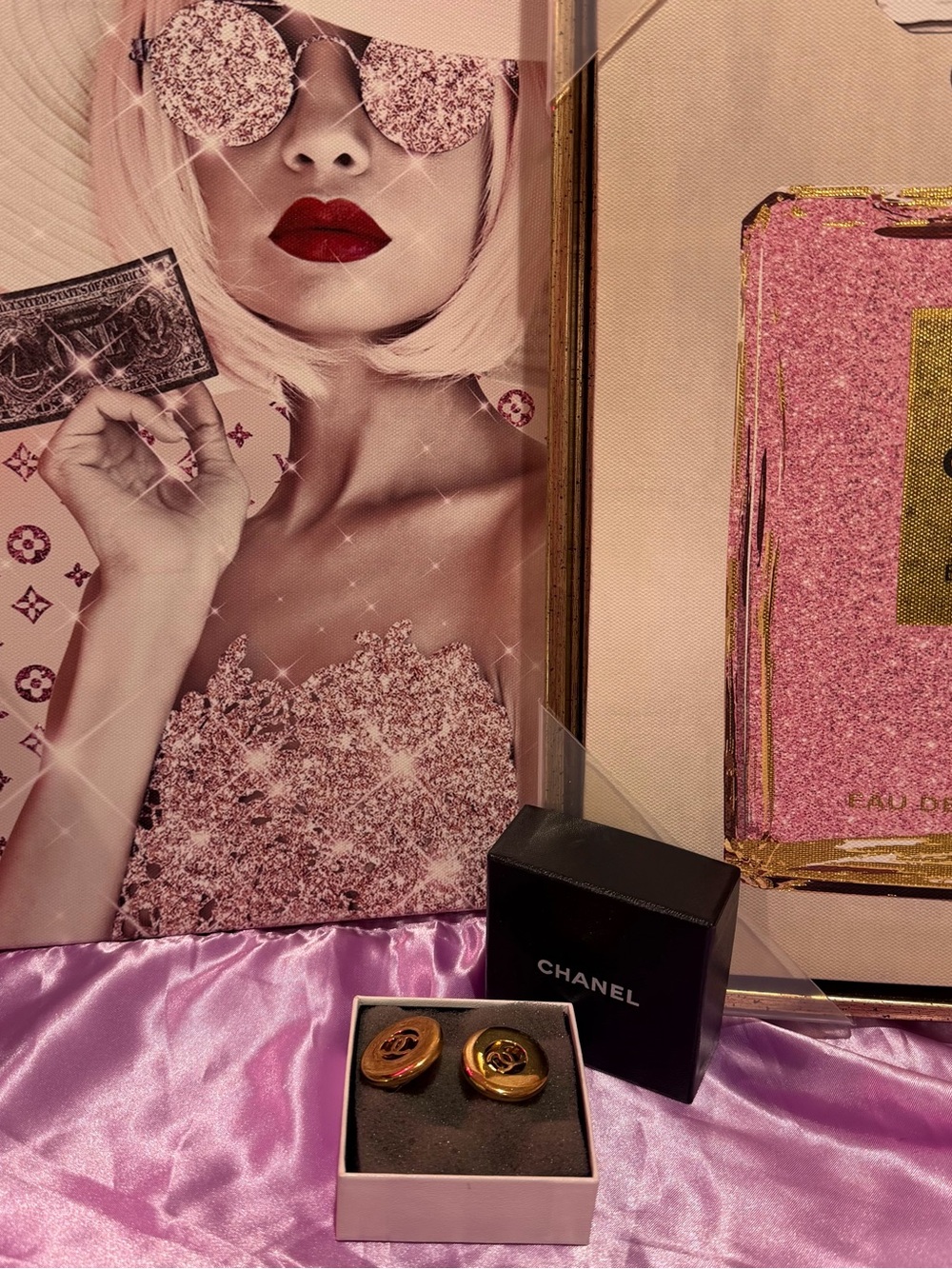 CHANEL Gold Round CC Logo Clip-On Earrings - Picture 2 of 5